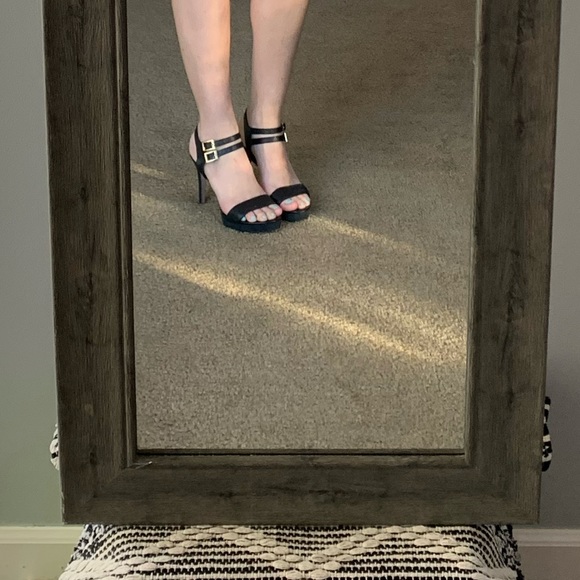 VC Black Strapy Heel - Picture 2 of 6